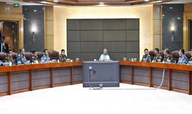 নির্বাচনে নিরপেক্ষতার সাথে দায়িত্ব পালনে সশস্ত্র বাহিনীকে নির্দেশ প্রধান উপদেষ্টার